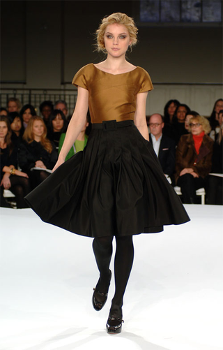 Illustration for article titled Oscar De La Renta Keeps It Classic